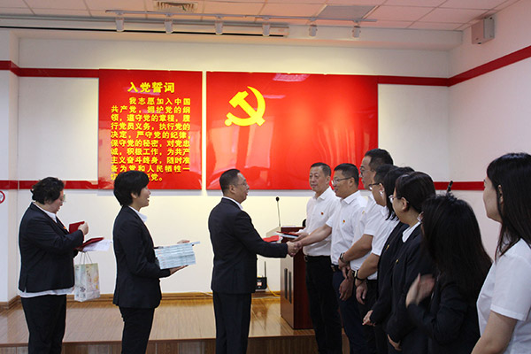 黨員過(guò)政治生日1.jpg